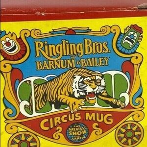 EIGHT BRAND NEW/VINTAGE BARNUM & BAILEY Collectible Poecelain Mugs